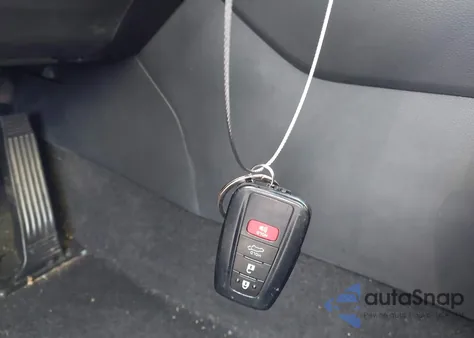 2021 Toyota Rav4 Xle z USA, uszkodzony, nr VIN 2T3W1RFV2MC135899